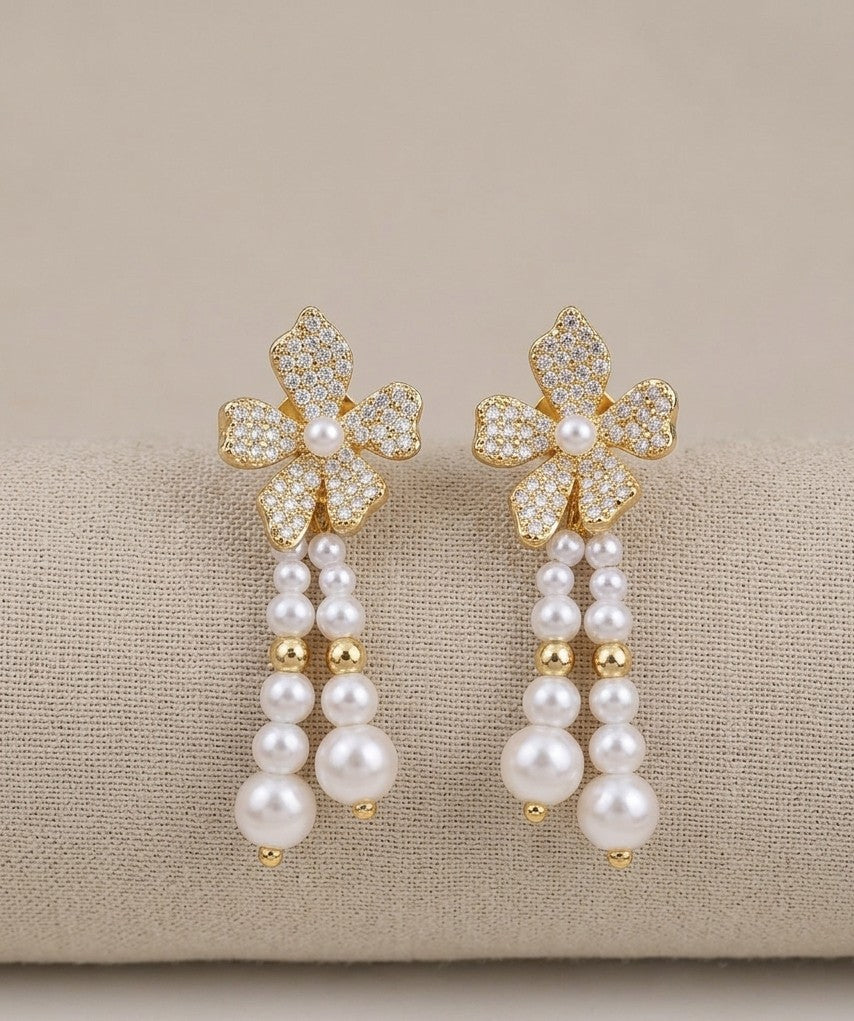5-Petal Flower pearls Stud - Jw260