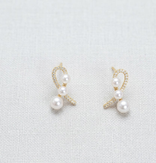 Ribbon Loop Pearl Studs - JW270