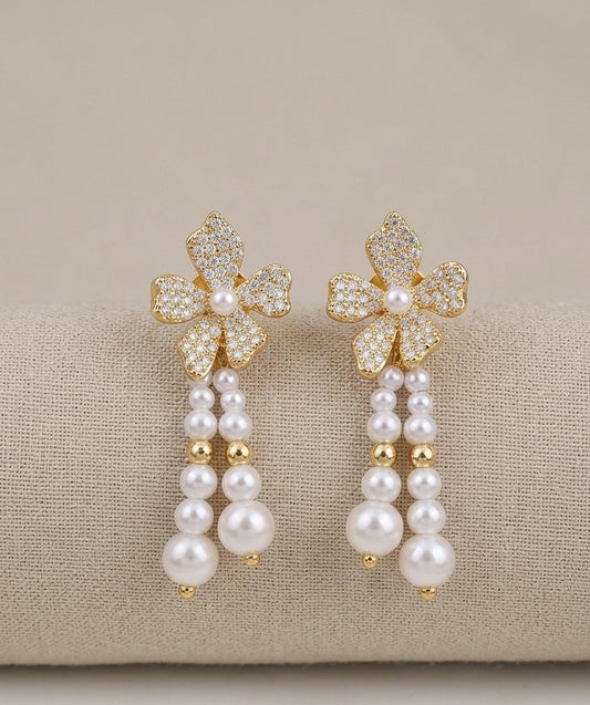 5-Petal Flower  pearls Stud - Jw260